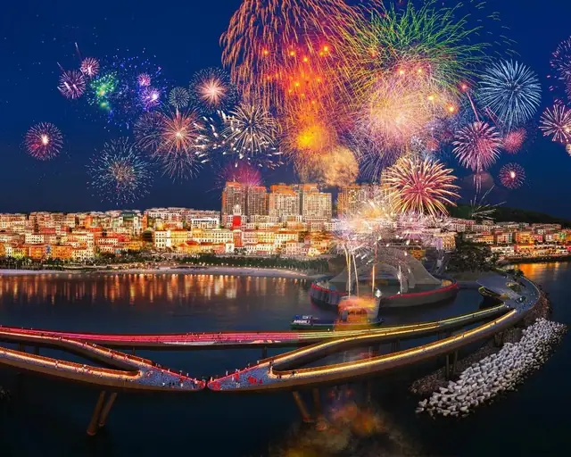 Kiss Bridge fireworks, Phu Quoc